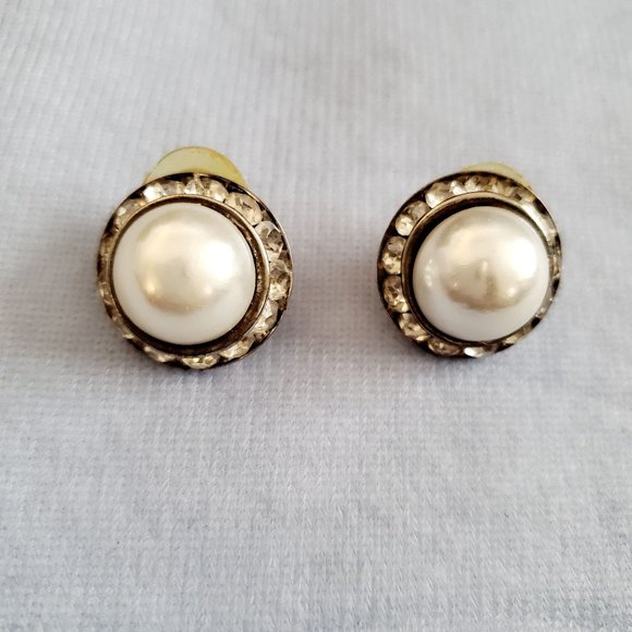 Women's Fashion Jewelry Faux Domed Pearl Enamel Crystals Swirl Earrings - Picture 2 of 7